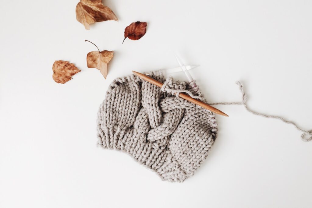 gray knitted beanie hat